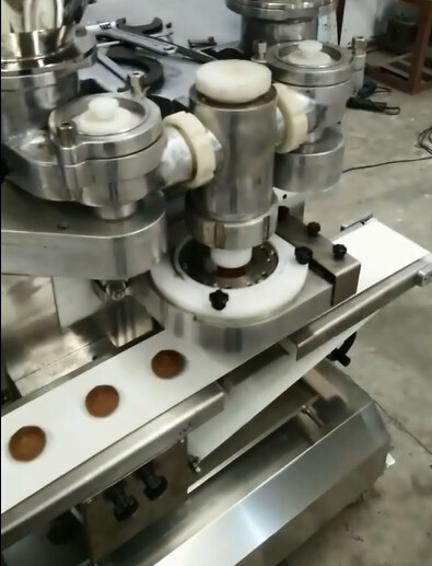 Automatische mit einer Kruste bedeckende Maschine für Butter Mochi/rotes Bean-Paste